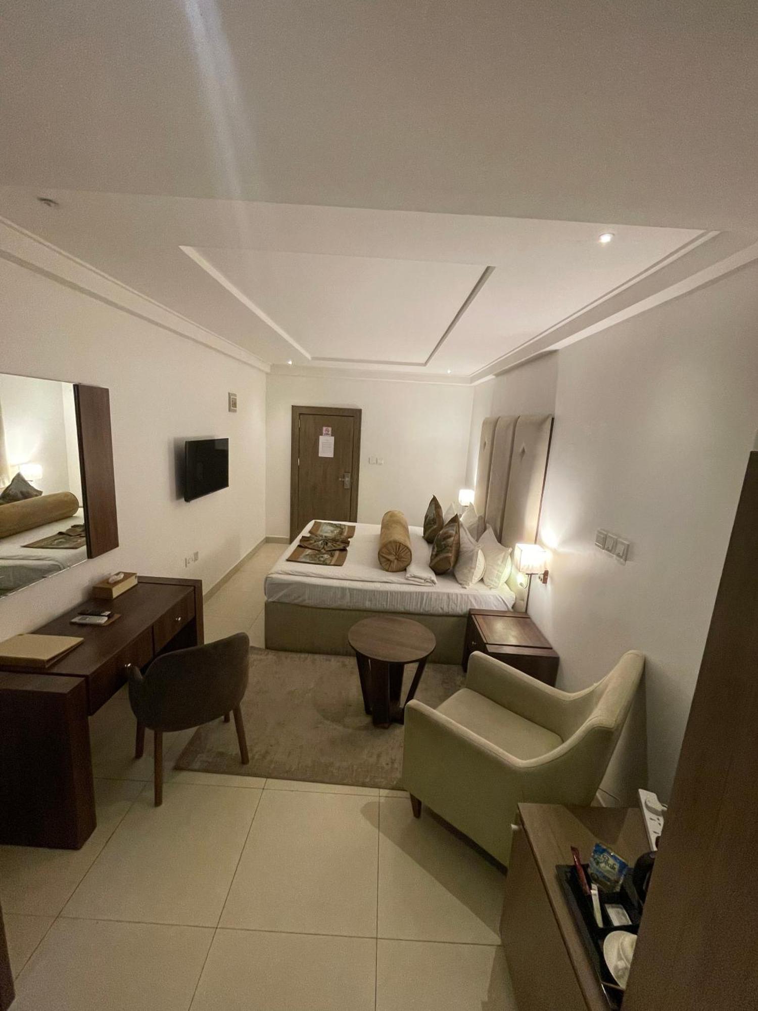 Swiss Pearl Continental Suite Wupa Dış mekan fotoğraf